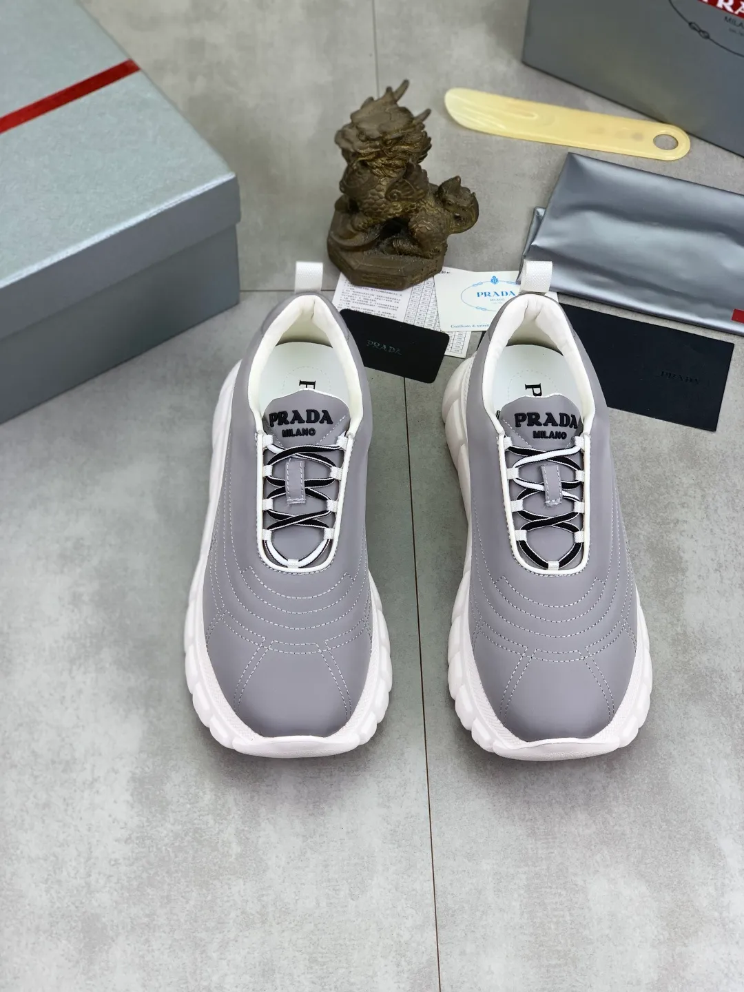 Men's shoes 💰P560💰[New style] popular models are on the official website, 🆘 Trendy brand (Prada) mainly promotes popular models, avant-garde and versatile fashion men's shoes private version mold opening, cowhide surface splicing 1:1.. Fashionable and simple, original imported cowhide lining cowhide feet; the atmosphere and personality are more fashionable, eye-catching and pursuing class. It will subvert the old idea and be a must-have for fashionistas with you! Must keep it for yourself! Tall and comfortable, large and low, high-end quality workmanship. Size: 38-44 5️⃣colors available.
